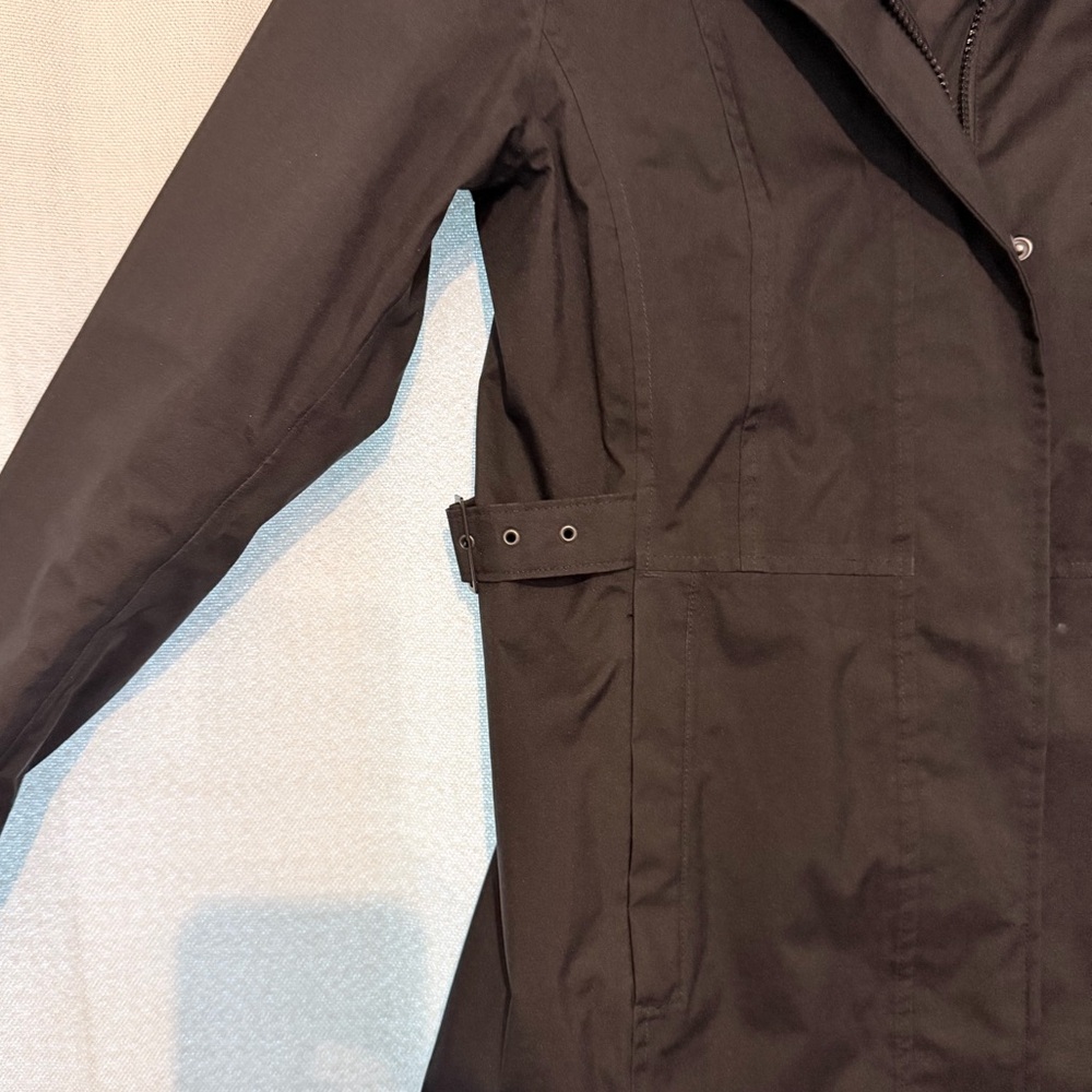 The North Face Women's Utility Rain Jacket in Black - Medium - Picture 3 of 8